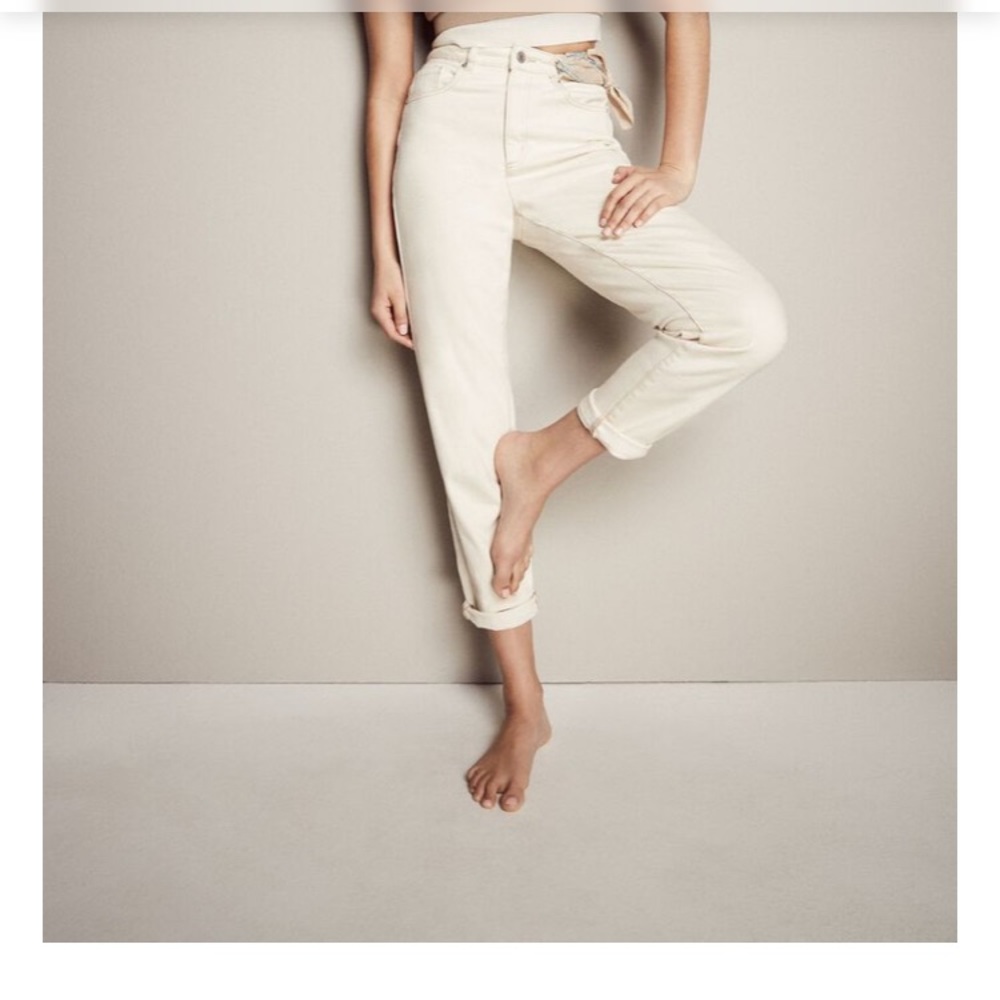 High rise - long - mom jeans - pale birch